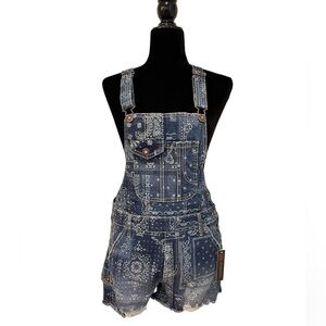 No Boundaries Shortall with Distressed Detailing - NWT